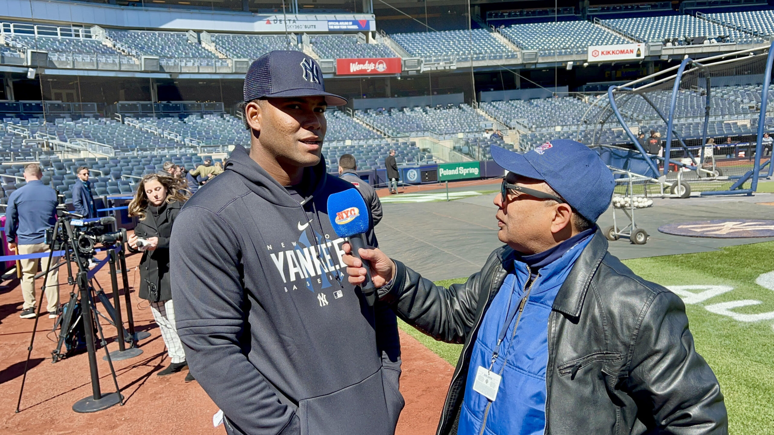 Agustín Zapata entrevista al versátil jugador Franchy Cordero en el Yankee Stadium.