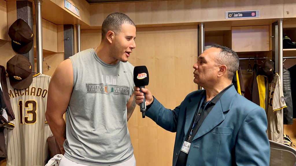 Manny Machado conversa con Agustín Zapata