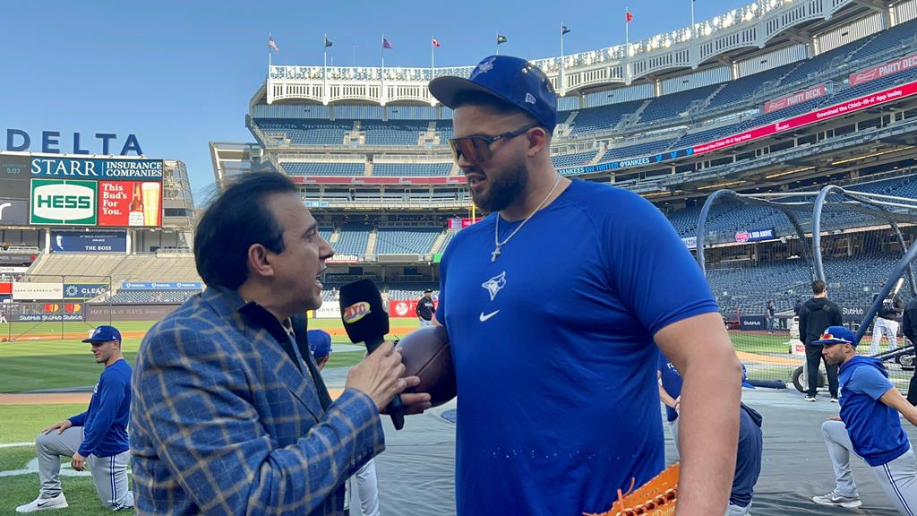 Neftalí Medina dialogó con el lanzador Alek Manoah de los Blue Jays de Toronto