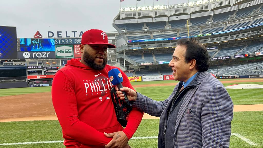 Neftalí Medina entrevista a José Alvarado en el Yankee Stadium.
