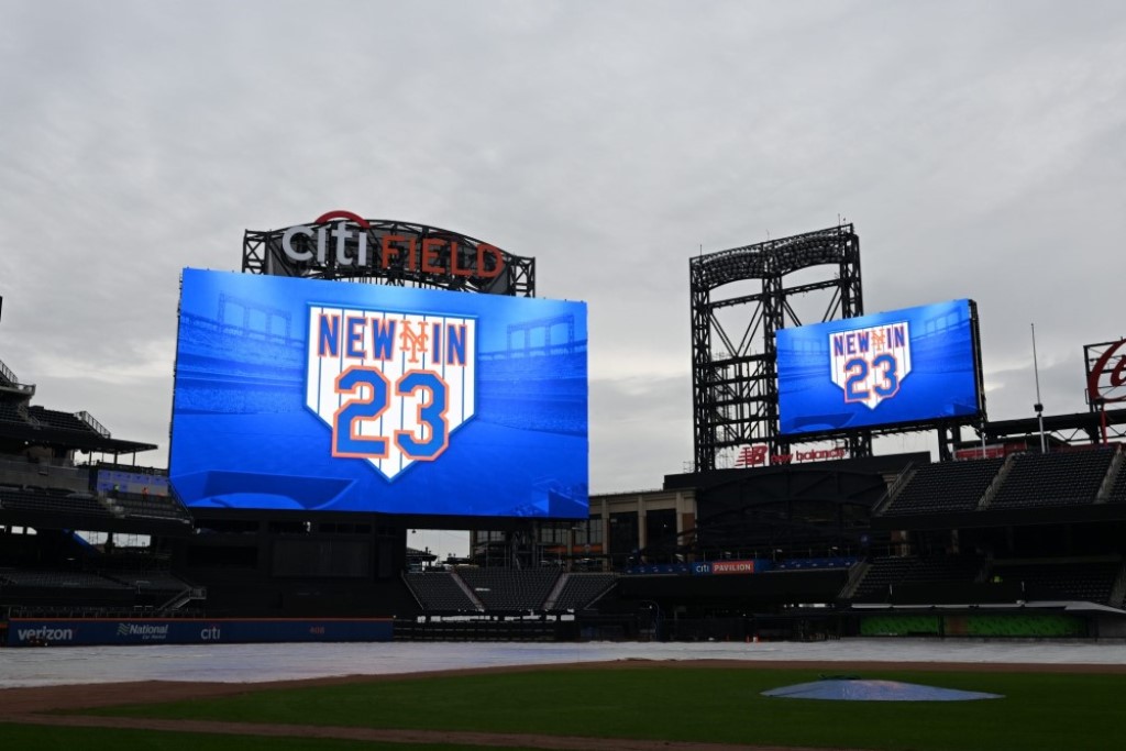 Nuevas pantallas gigantes en el estadio de los Mets