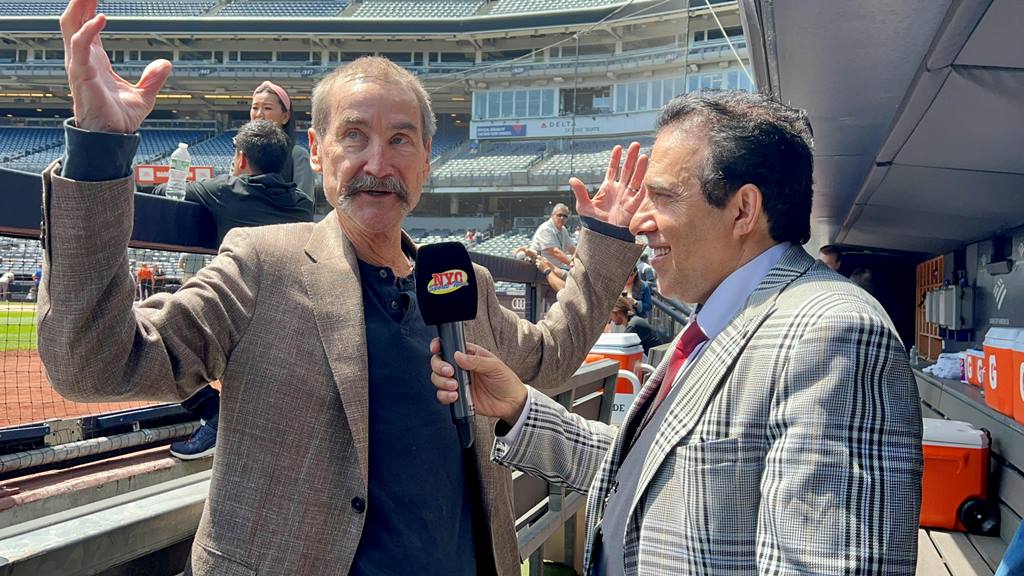 Neftalí Medina converso con Peter Seidler