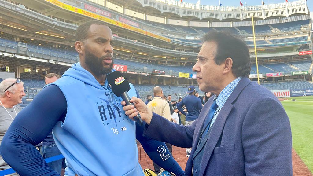 Neftalí Medina converso con Yandy Díaz