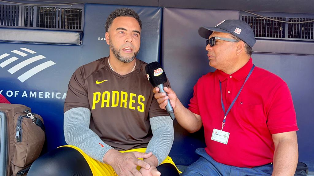 Nelson Cruz conversa con Agustín Zapata