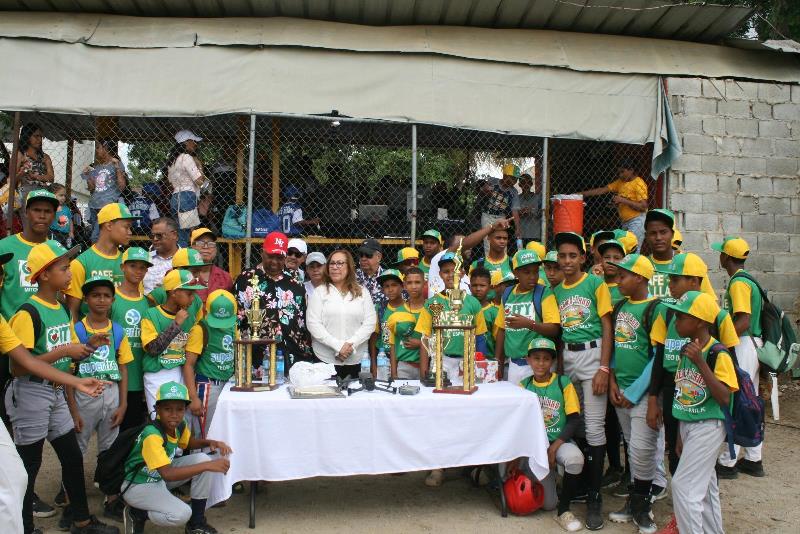 benito Mendoza y la gobernadora inauguraciòn dos