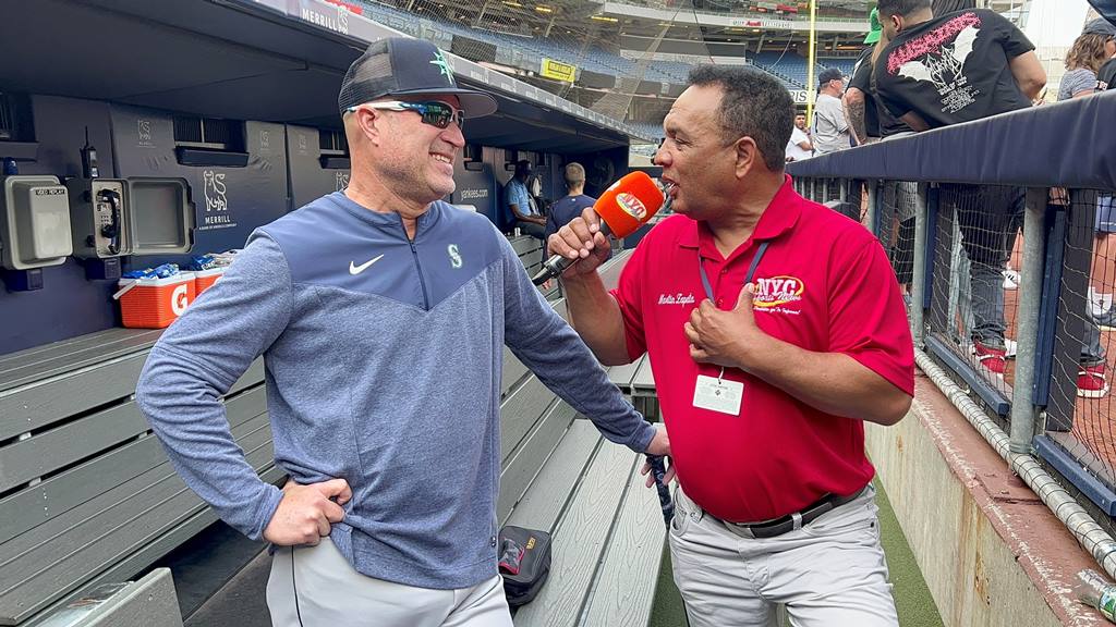 Agustín Zapata conversó con Manny Acta en el Yankee Stadium.
