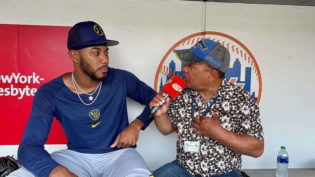 Agustín Zapata en conversación con Elvis Peguero