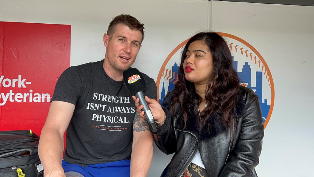 Arlenis J. Peña entrevista al receptor Tyler Heineman en Citi Field.