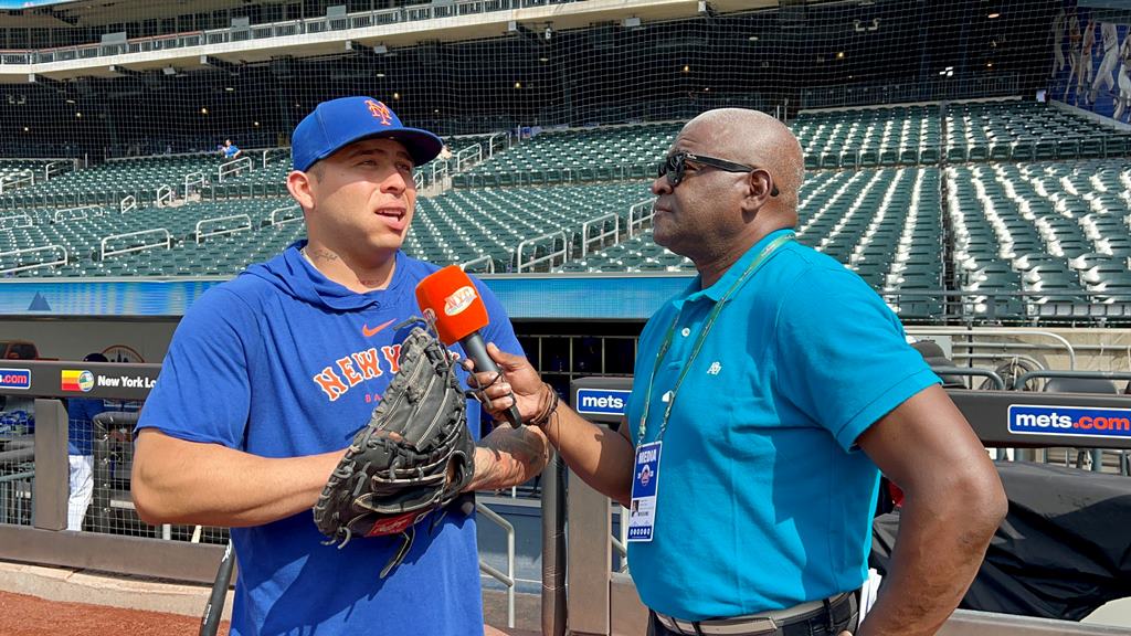 Santiago Dolciné entrevista al receptor de los Mets Francisco Álvarez en Citoi Field.