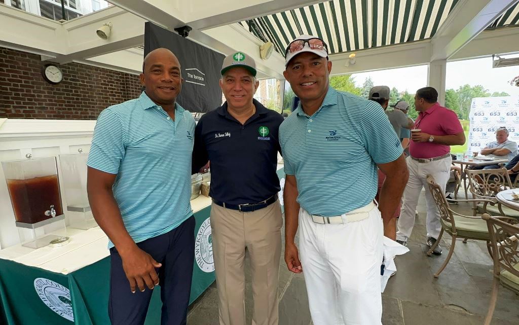 El Duque Hernández, doctor Ramón Tallaj y Mariano Rivera.