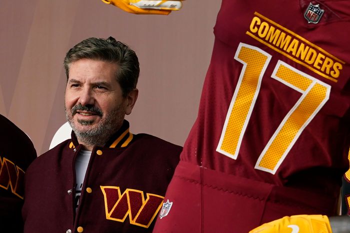 Dan Snyder compró el club entonces conocido como Washington Redskins por $800 millones en 1999. / Foto de PATRICK SEMANSKY/ASSOCIATED PRESS