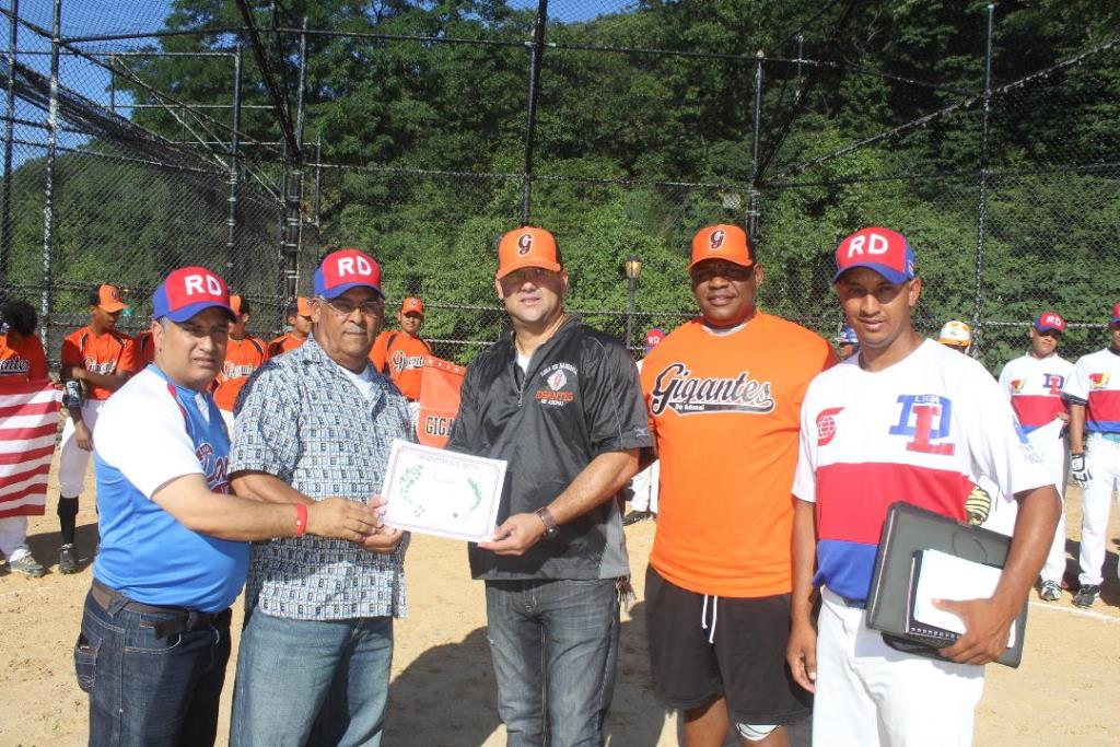 Yorki Tineo de los Gigantes de ADONAI también distinguió a David Lantigua en el 2016.