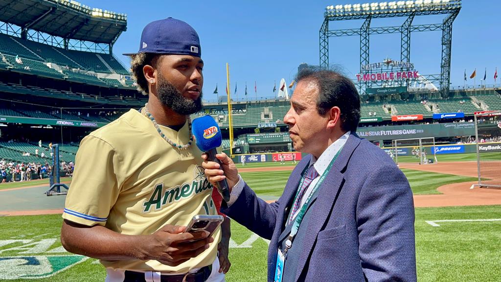 Neftalí Medina entrevista a Junior Caminero en el T-Mobile Park