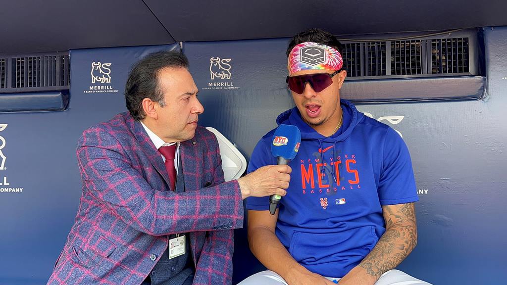 Neftalí Medina entrevistó a Mike Vientos en el Yankee Stadium en la Serie de Subway.