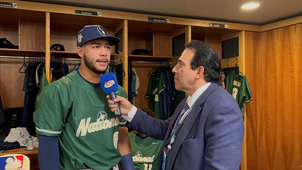 Neftalí Medina entrevistó al prospecto Jeferson Quero en el T-Mobile Park en Seattle.