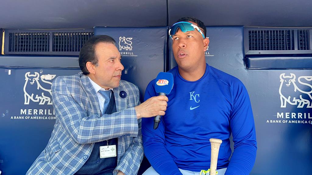 Neftalí Medina entrevistó al receptor Salvador Pérez en el Yankee Stadium.