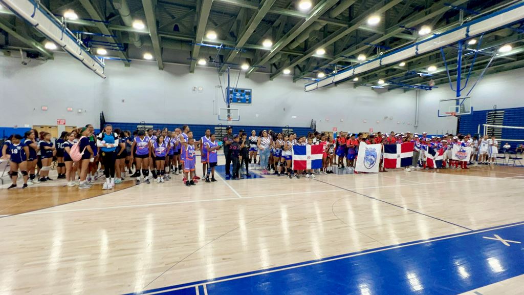 Parte de los atletas participantes en séptima semana deportiva internacional organizado por el Complejo Deportivo Polanco.