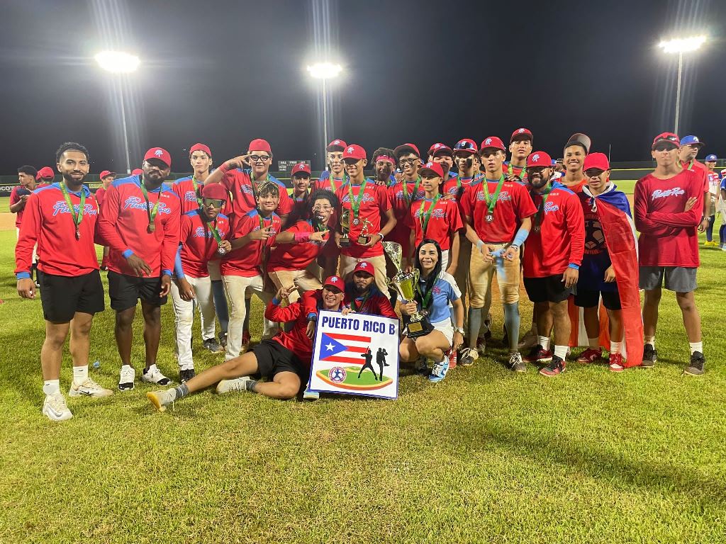 El seleccionado del equipo Puerto Rico B, campeón del Torneo Latinoamericano Arroyano de Béisbol 13-14 años.