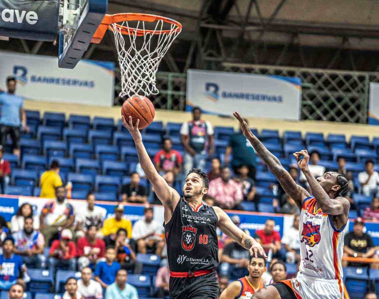 eddy-polanco-leones-bond-reales-9c6a35d8