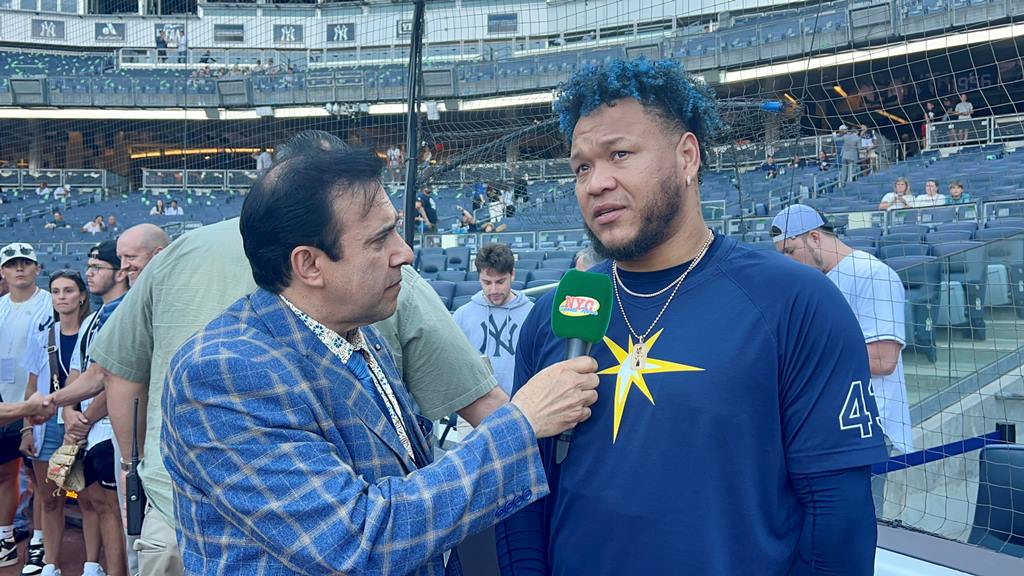 Neftalí Medina entrevista a Harold Ramírez en el Yankee Stadium.
