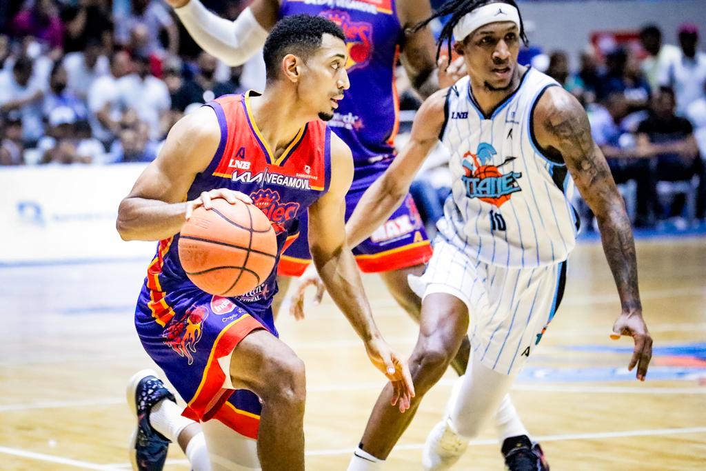 Titanes vencen a Reales
