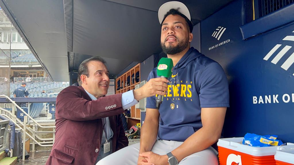 Joel Payams fue entrevistado por Neftalí Medina en el Yankee Stadium