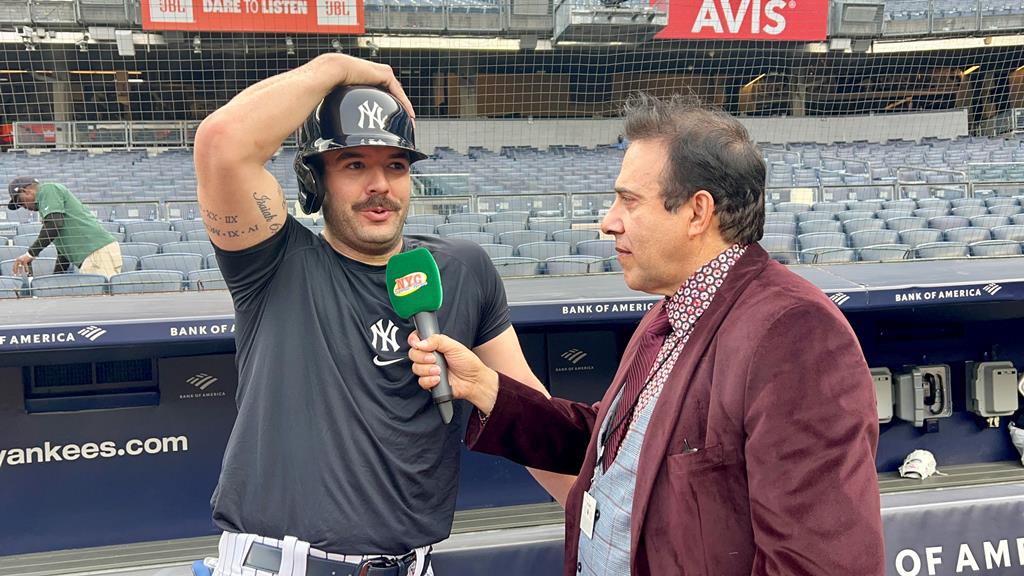 Neftalí Medina entrevista a Austin Well en el Yankee Stadium