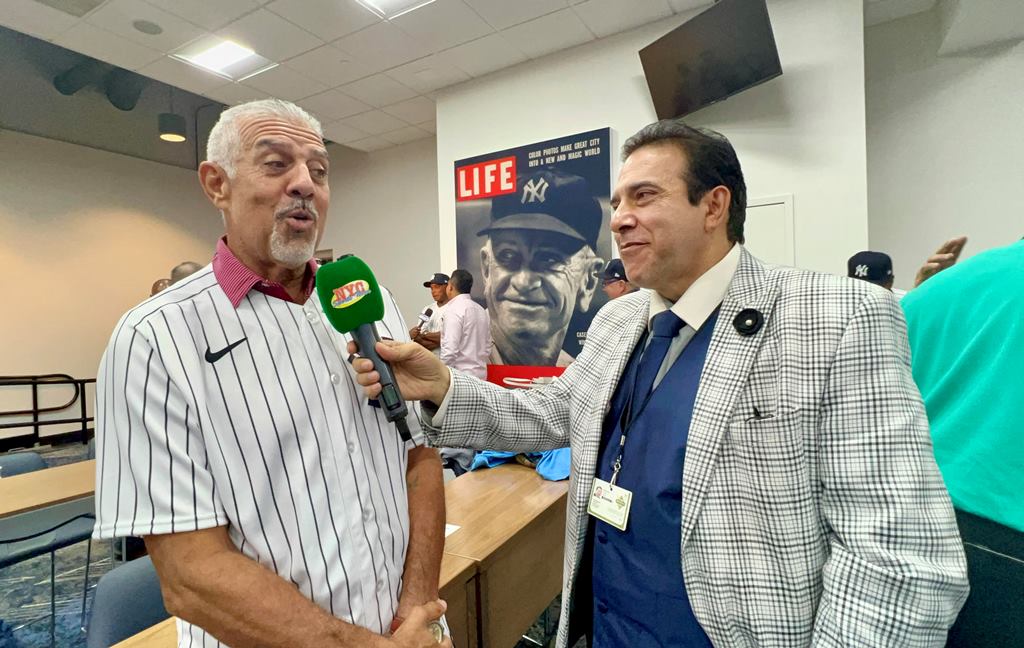 Neftalí Medina entrevista a Luis Sojo en Yankee Stadium