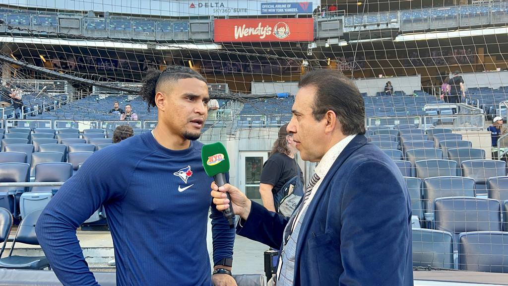 Neftalí Medina entrevista a Santiago Espinal en Yankee Stadium