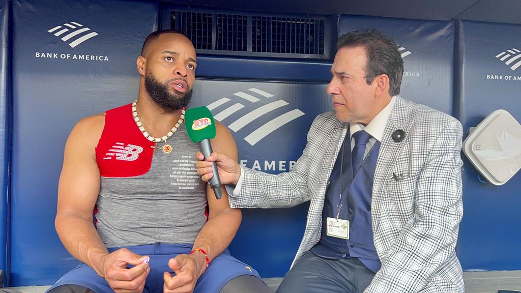 Neftalí Medina entrevistó a Carlos Santana en el Yankee Stadium