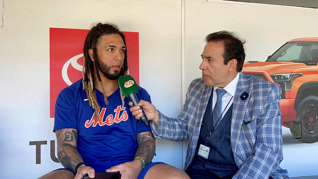 Neftalí Medina entrevistó a Jonathan Araúz en el Citi Field de los Mets de Nueva York.