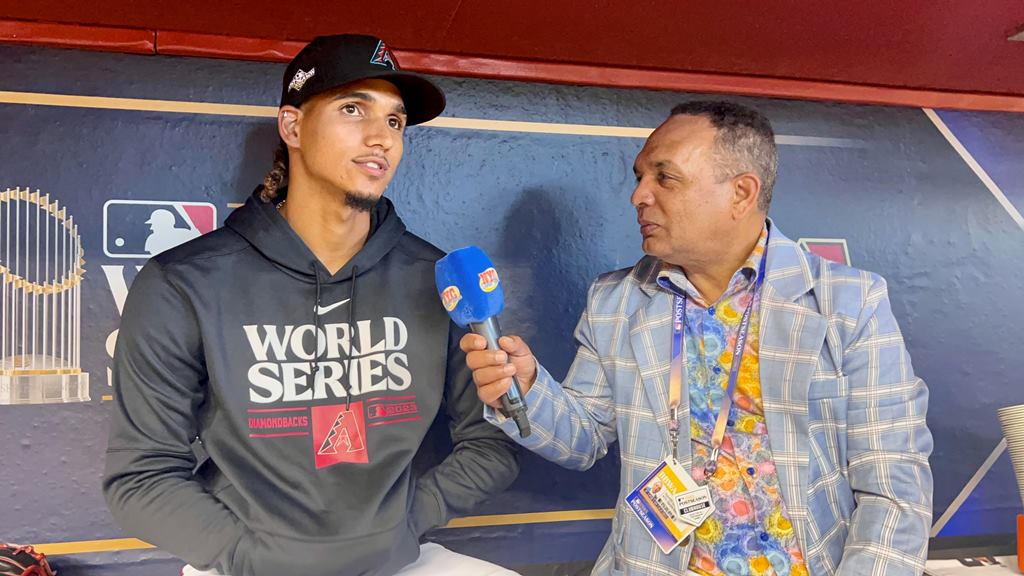 Agustín Zapata entrevista a Carlos Vargas en Chase Field en Arizona