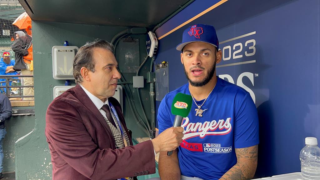 Jonathan Hernández fue entrevistado por Neftalí Medina en Camden Yards Park en Baltimore