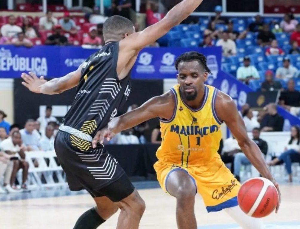 Mauricio Báez basket del distrito