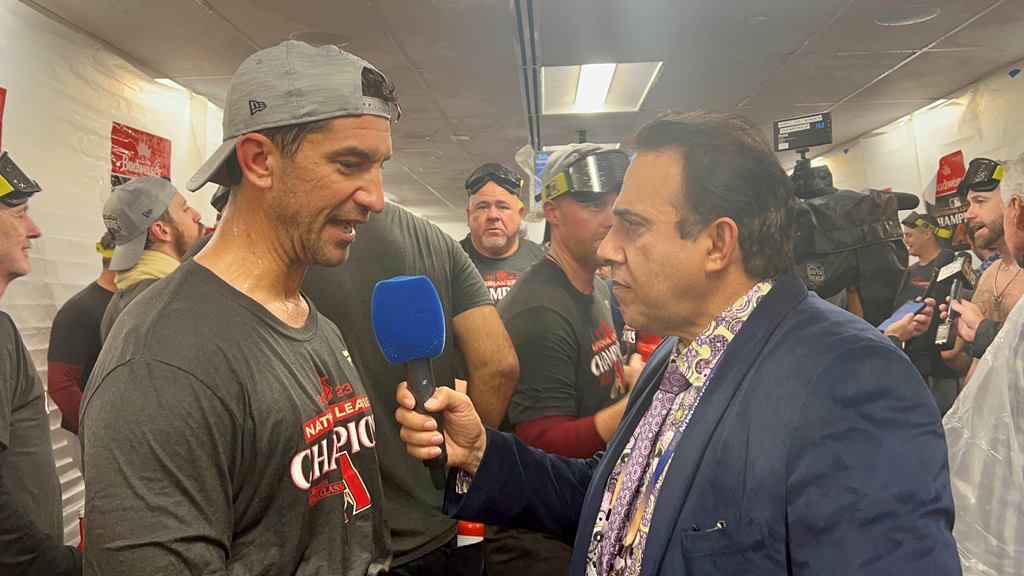 Neftalí Medina conversó con Mike Hazen en plena celebración