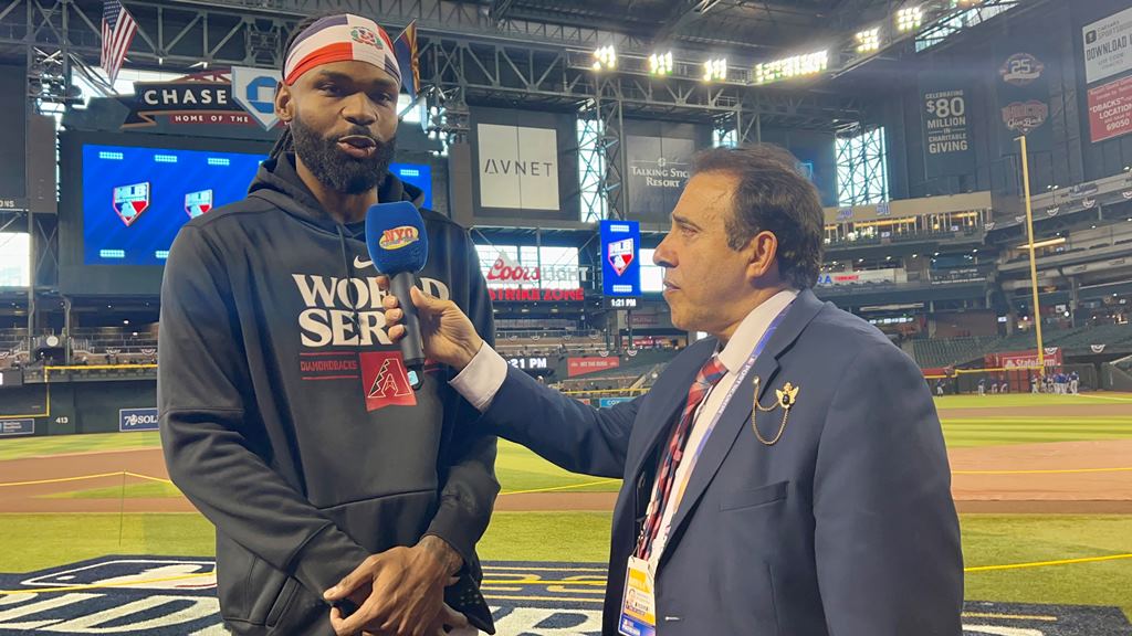 Neftalí Medina entrevista Miguel Castro en el Chase Field, en Phoenix.