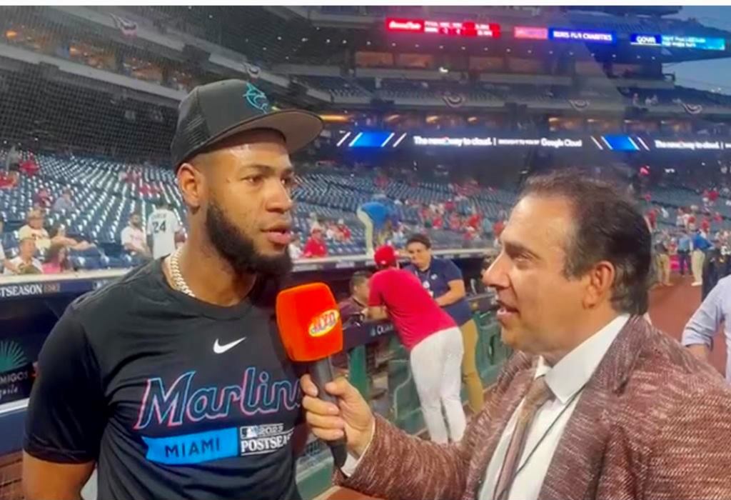 Neftalí Medina entrevistó a Bryan de la Cruz en el Citizens Bank Park.
