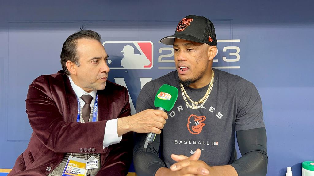 Yannier Canó fue entrevistado por Neftalí Medina en Camden Yards en Baltimore