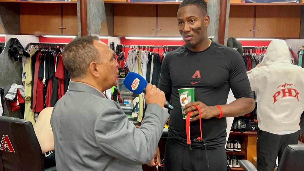 Agustín Zapata entrevista a Geraldo Perdomo después del juego