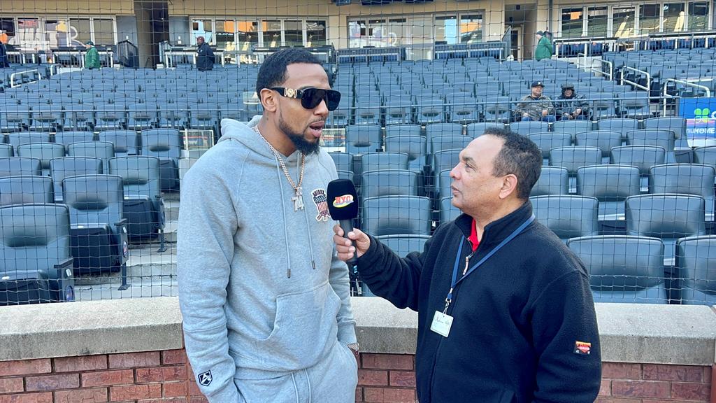 José Cuas es captado hablando con Agustín Zapata en Citi Field