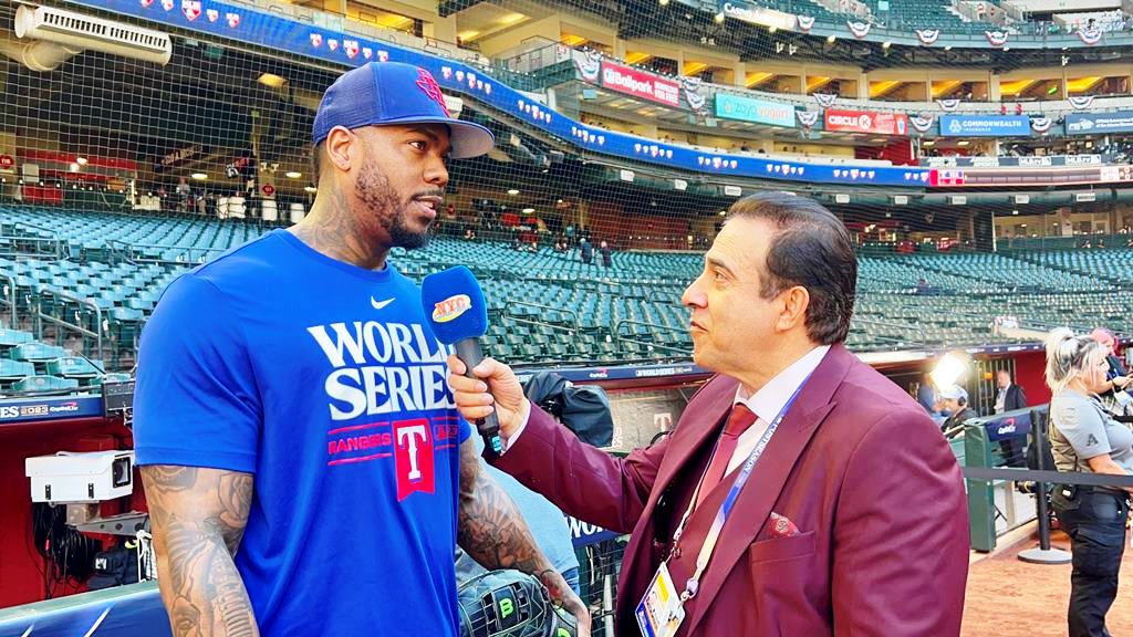 Neftalí Medina entrevista a Aroldis Chapman en el Chase Field, Phoenix, Arizona