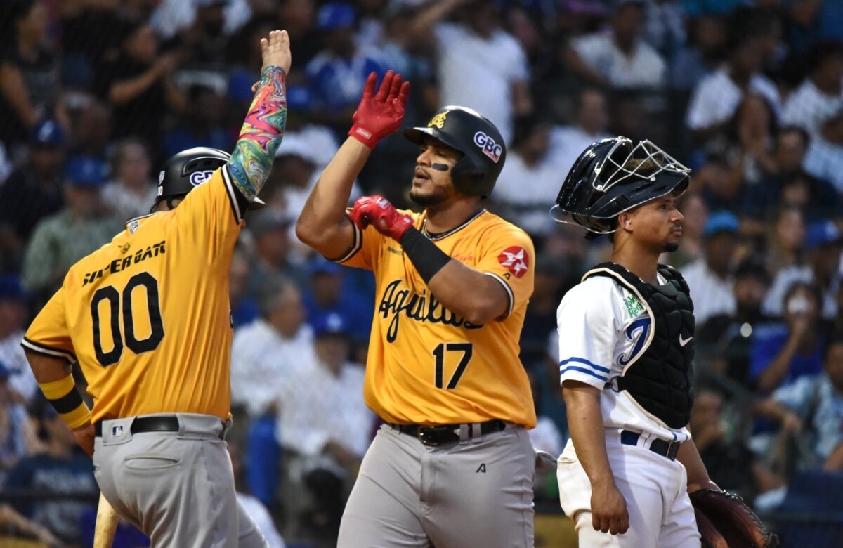 aguilas vencen al Licey estadio quisqueya