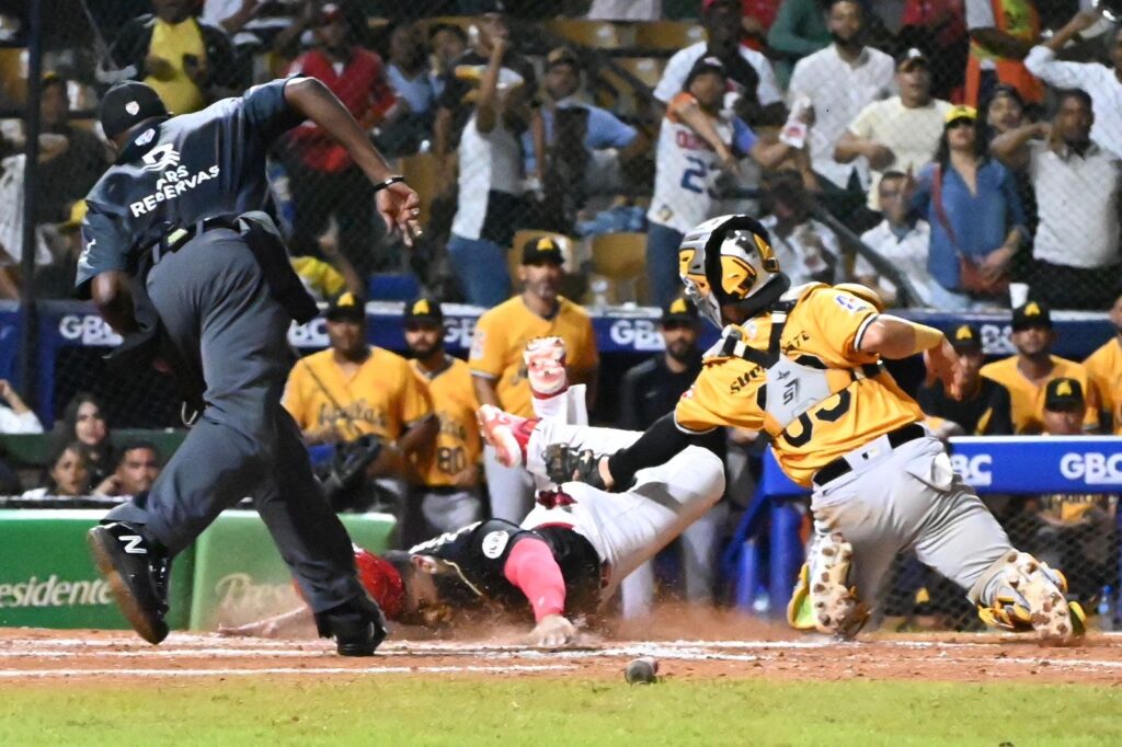 Águilas Vs Leones