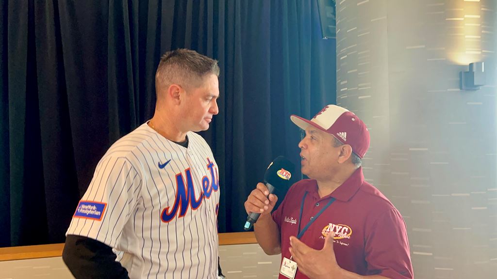 Agustín Zapata entrevista al manager de los Mets Carlos Mendoza