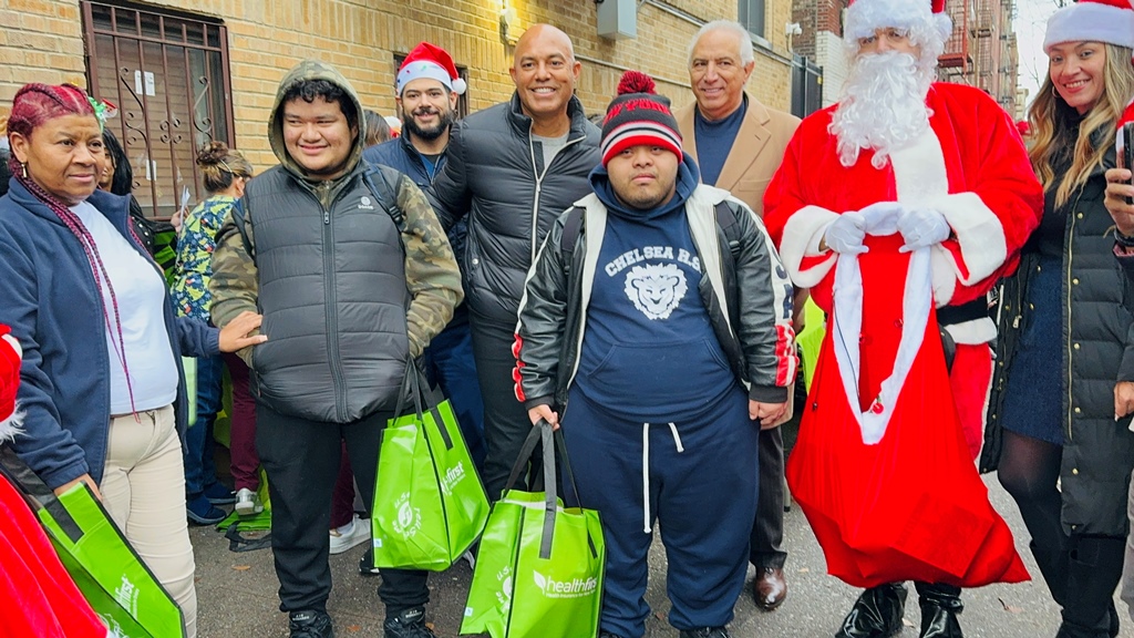 Otros de los niños que disfrutaron en la actividad organizada por SOMOS Community Care.
