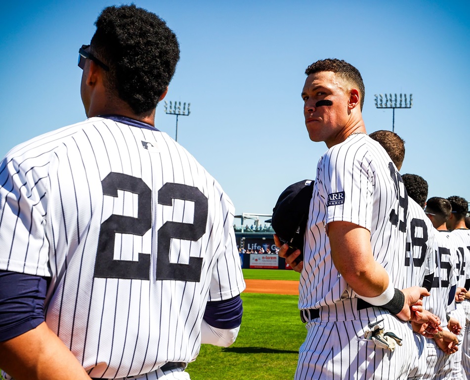 Juan Soto y Aaron Judge, previo a partido de pretemporada de los Yankees/ Imagen tomada la cuenta X.com/Yankees