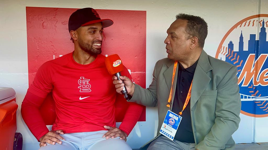 Agustín Zapata conversó con el joven jugador José Fermín en Citi Field.