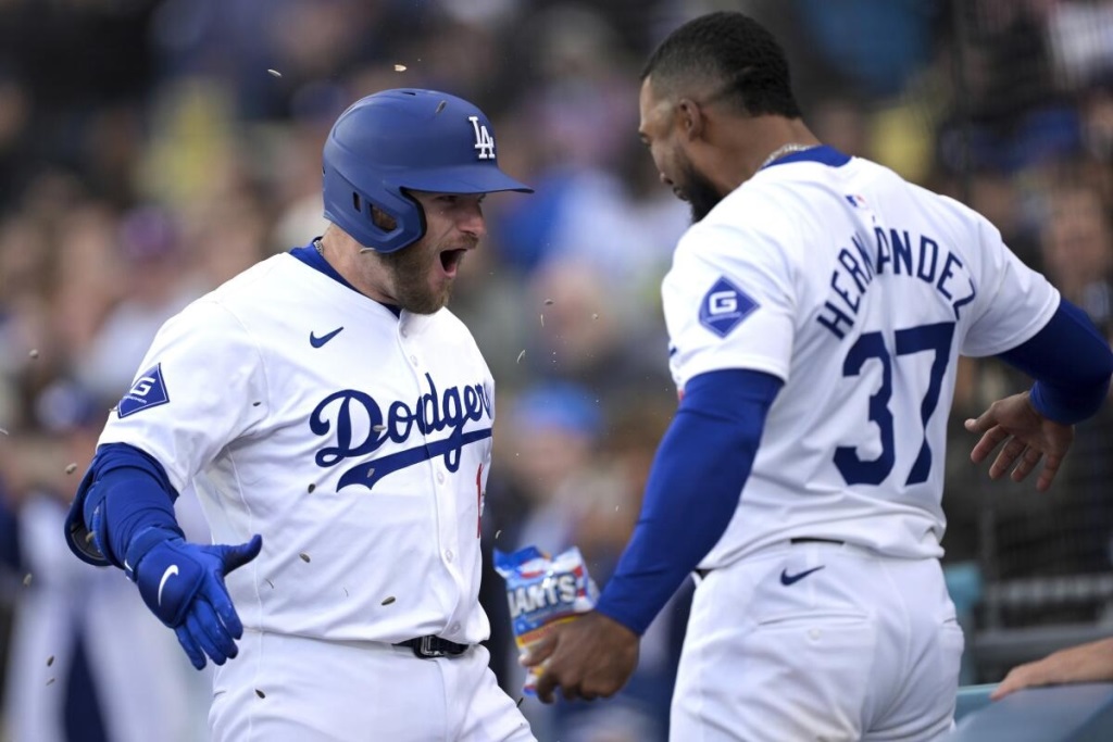 Max Muncy y Hernández