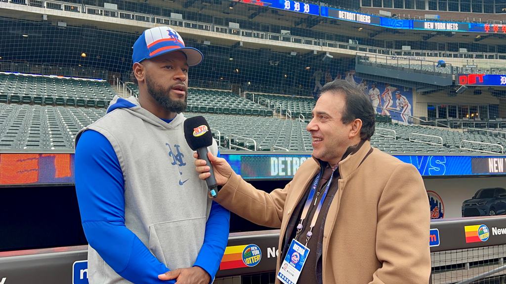 Neftalí Medina entrevista al lanzador Luis Severino en Citi Field.