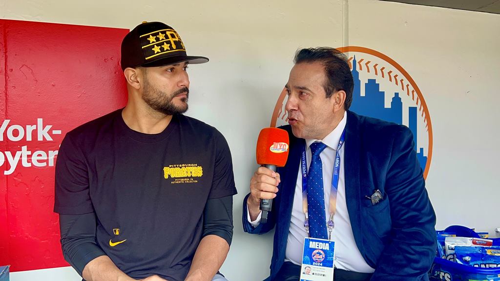 Neftalí Medina sostuvo una interesante conversación con el lanzador venezolano Martín Pérez en Citi Field.